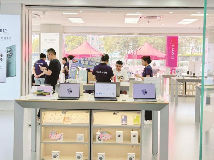 后高考經(jīng)濟(jì)熱潮涌動(dòng) 美發(fā)、學(xué)車、購物，電子產(chǎn)品消費(fèi)成新寵